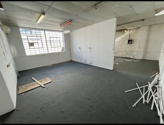 900M² WAREHOUSE TO LET IN PAARDEN EILAND